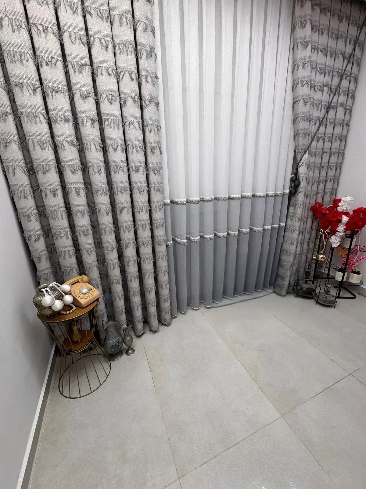 NIVEMESHOME CORTINA DE TUL GRIS CON VIGAS 1/3