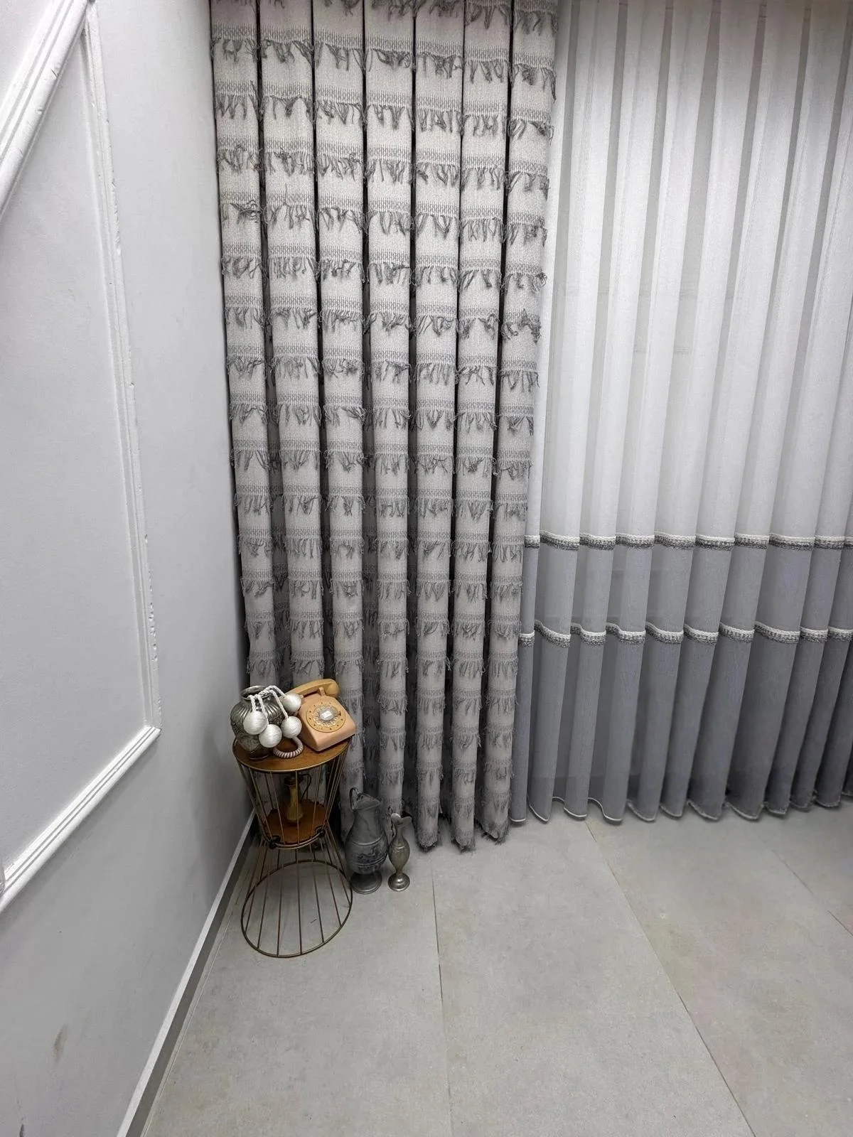 NIVEMESHOME CORTINA DE TUL GRIS CON VIGAS 1/3