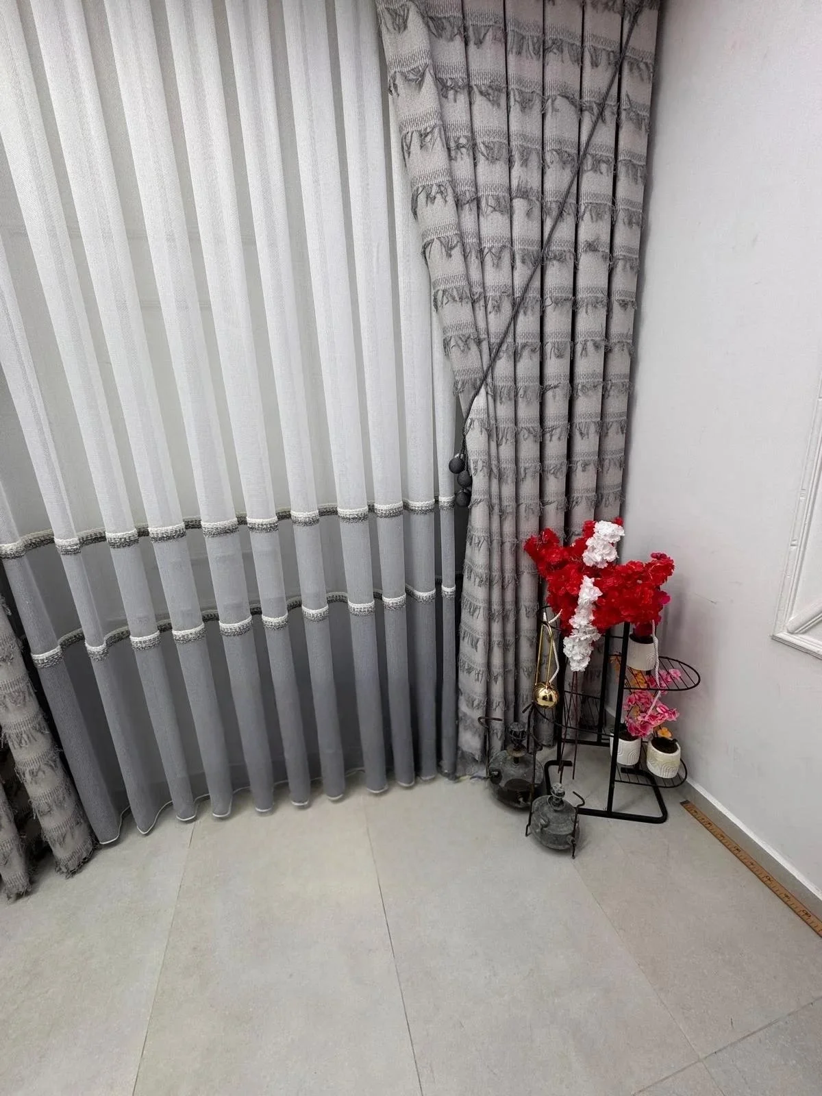 NIVEMESHOME CORTINA DE TUL GRIS CON VIGAS 1/3