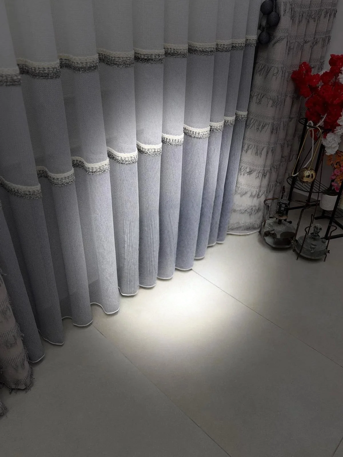 NIVEMESHOME CORTINA DE TUL GRIS CON VIGAS 1/3