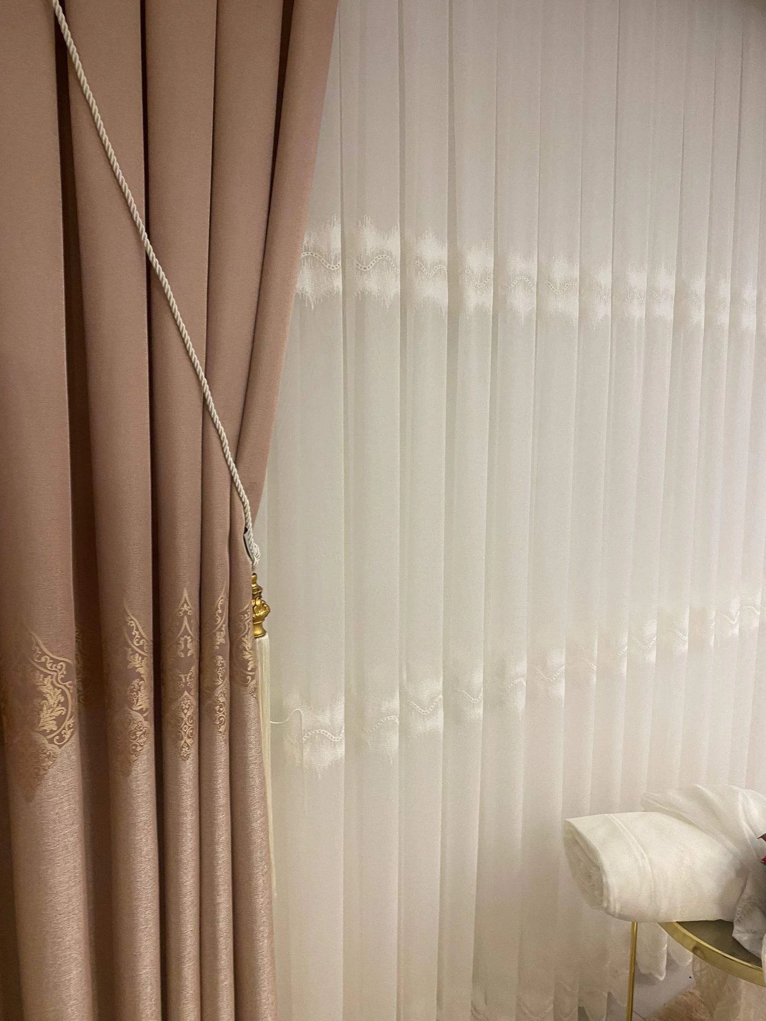 MANDEVİLLA PEMBE FJ612861 1/3 SIK PİLE FON PERDE APM