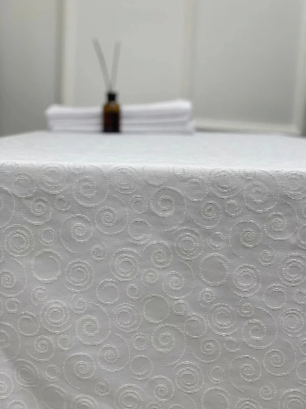 NIVEMESHOME 140X160 WEISS RUND SYMBOL FLECKENFREIE TISCHDECKE