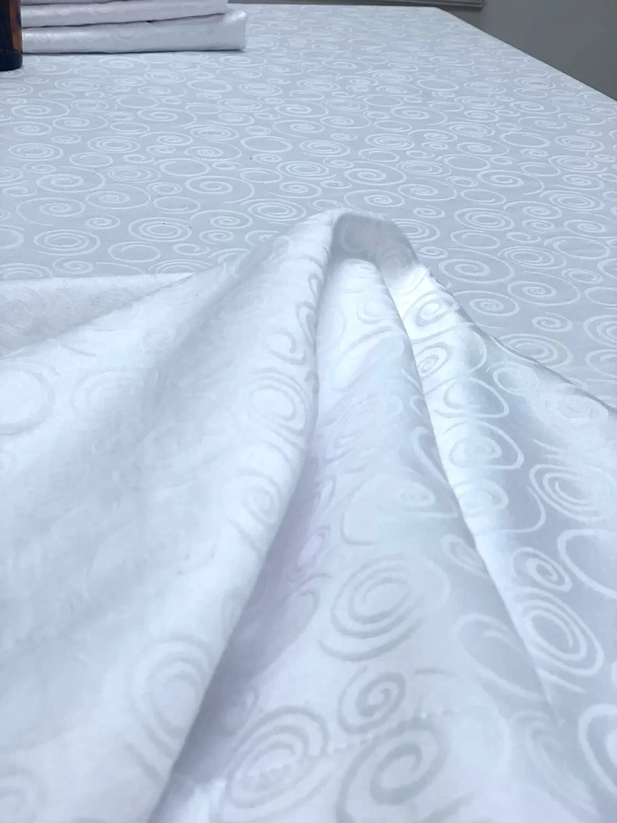 NIVEMESHOME 140X160 WEISS RUND SYMBOL FLECKENFREIE TISCHDECKE