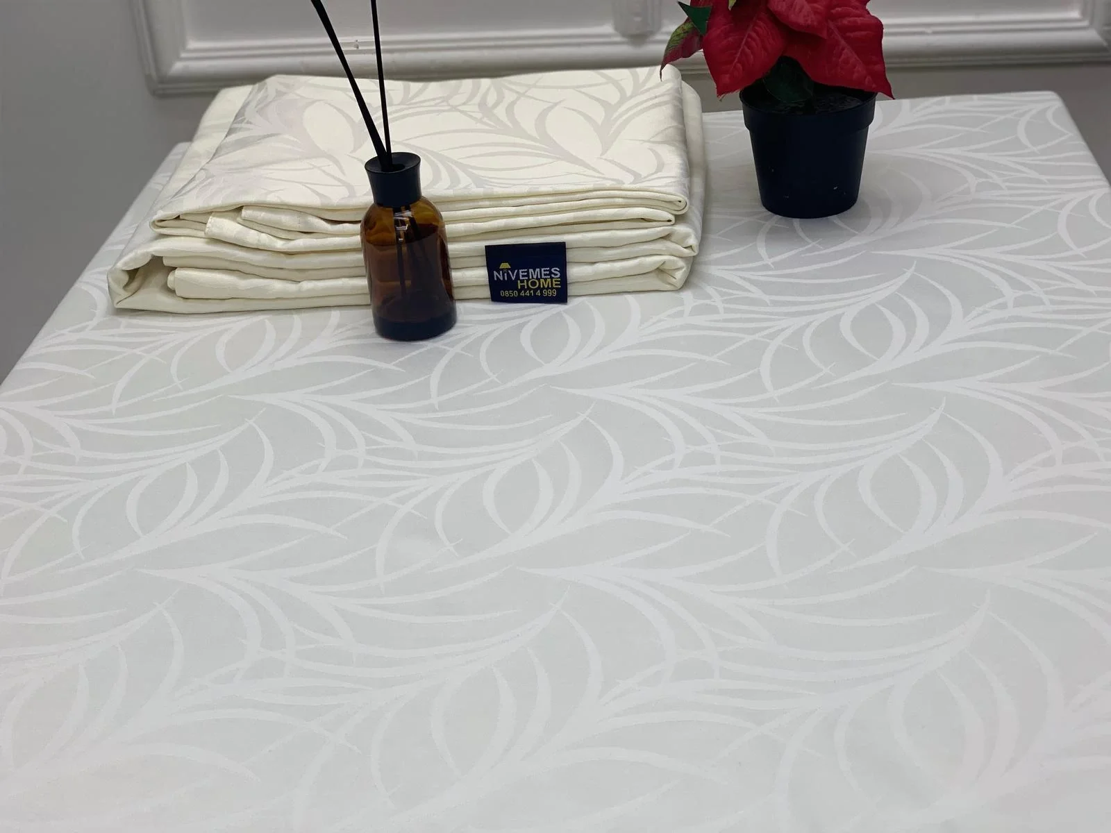 NIVEMESHOME 140X200 CREME BLATTMUSTER FLECKENFREIE TISCHDECKE