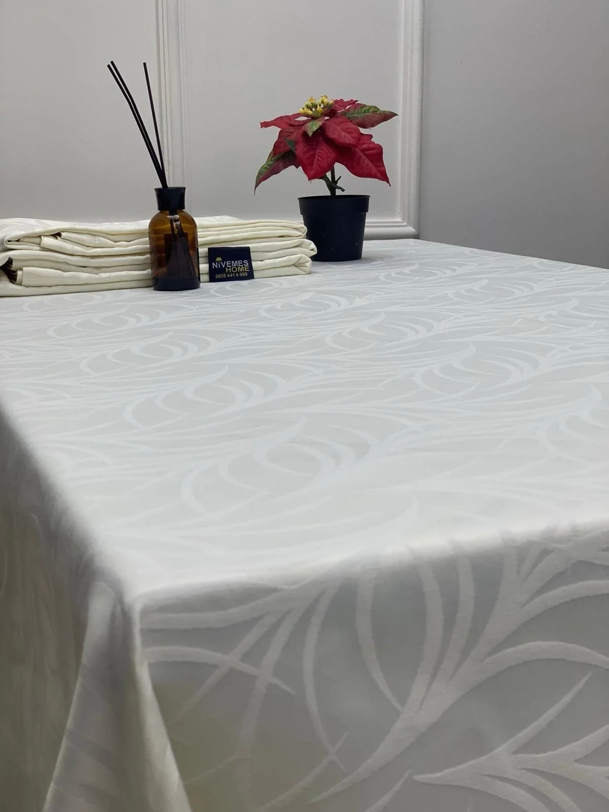 NIVEMESHOME 140X240 CREAM LEAF PATTERNED STAIN-RESISTANT TABLECLOTH