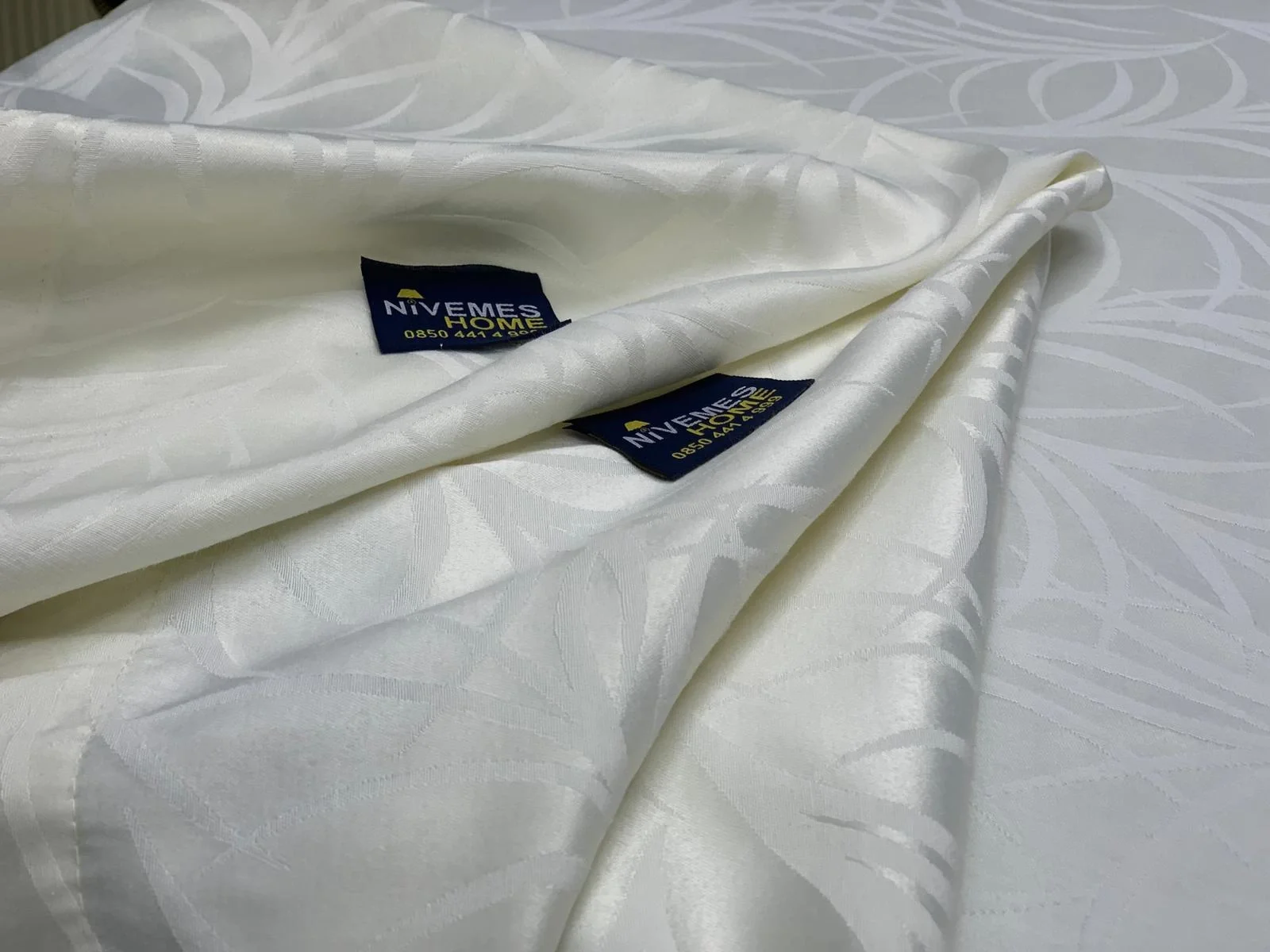 NIVEMESHOME 140X240 CREAM LEAF PATTERNED STAIN-RESISTANT TABLECLOTH