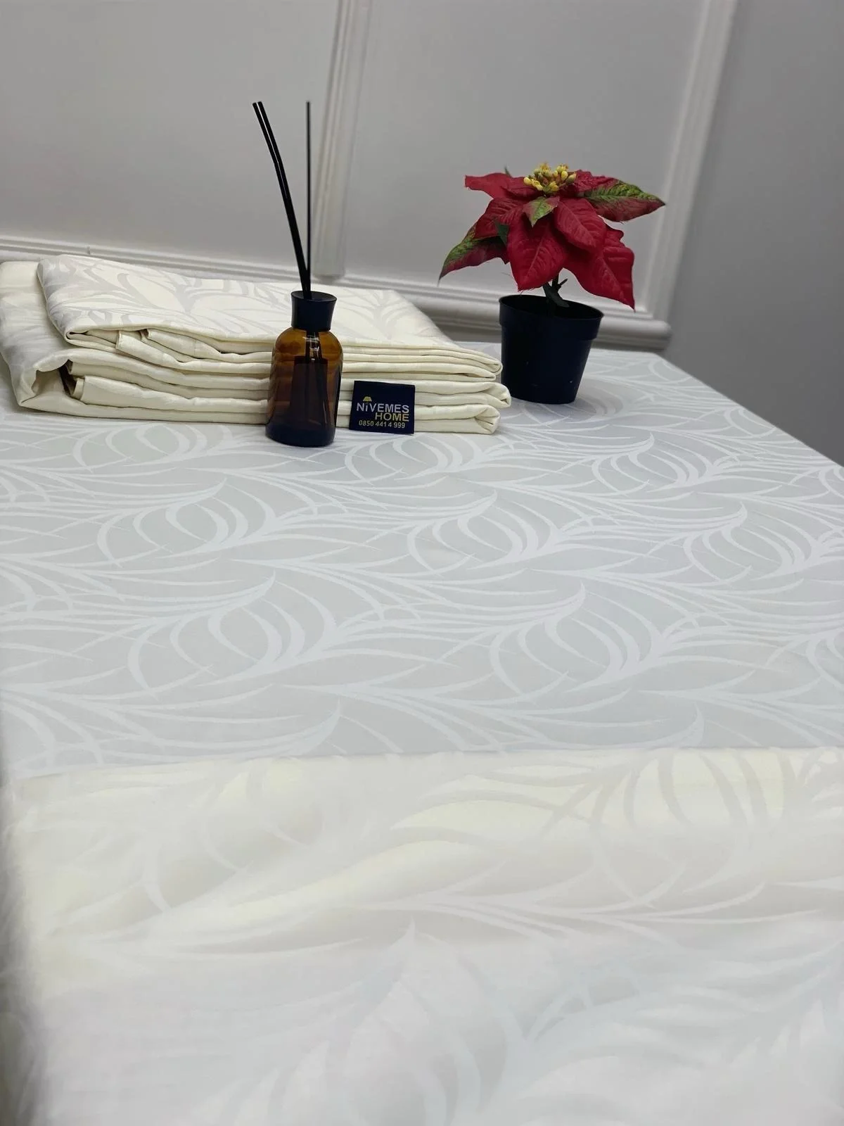 NIVEMESHOME 140X240 CREAM LEAF PATTERNED STAIN-RESISTANT TABLECLOTH