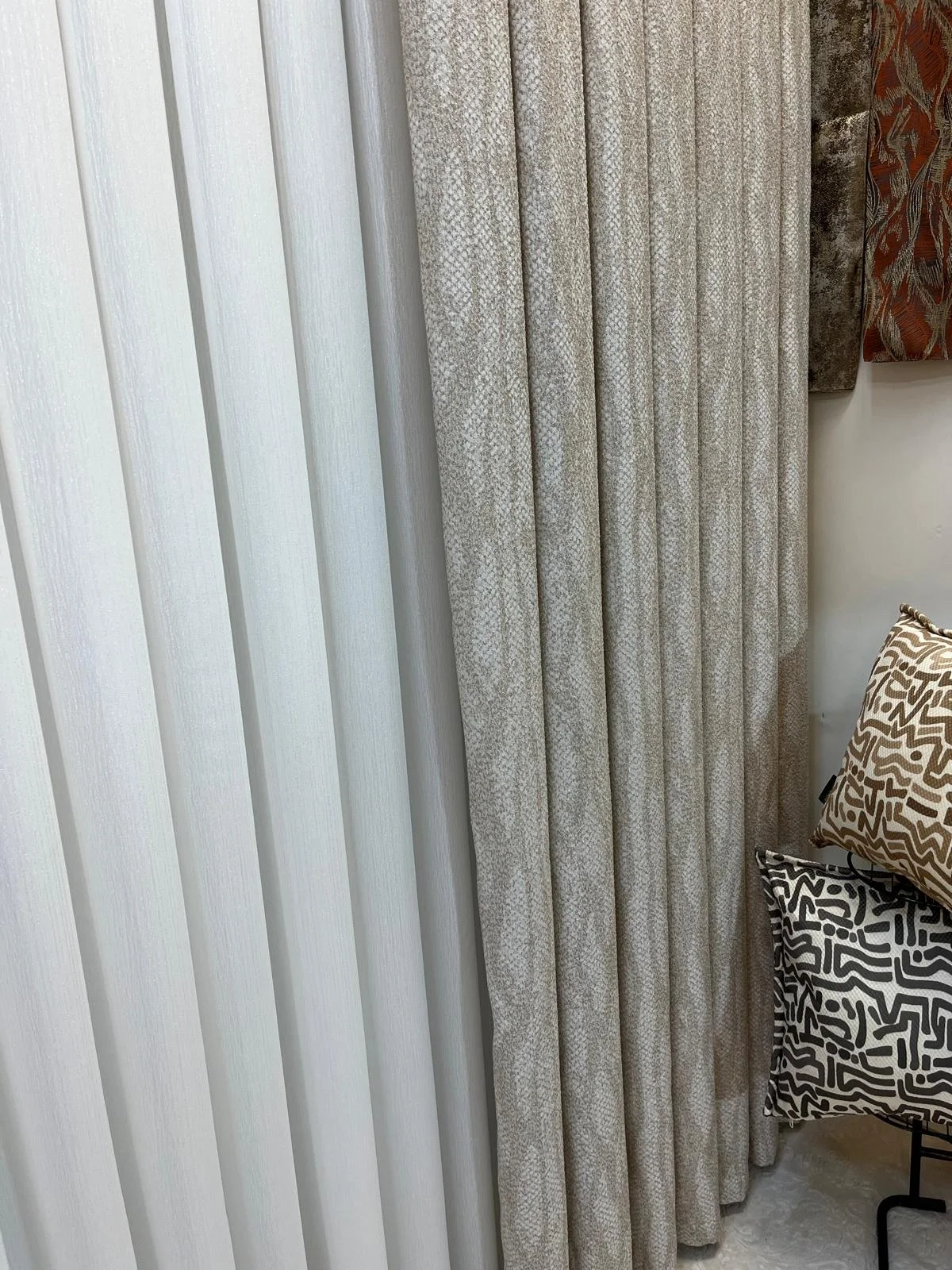 NİVEMESHOME ASSOS JAKAR 507V2 BEJ 1/3 PİLELİ  FON PERDE APM