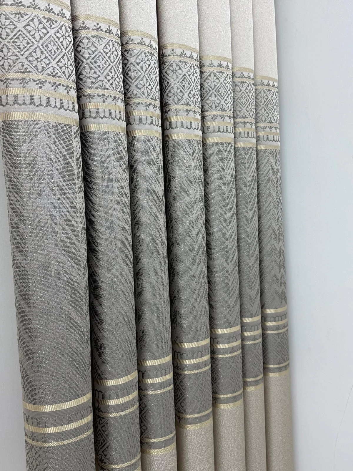NİVEMESHOME AVŞA DESEN:632349 5204 VİZON 1/3 SIK PİLE FON PERDE APM