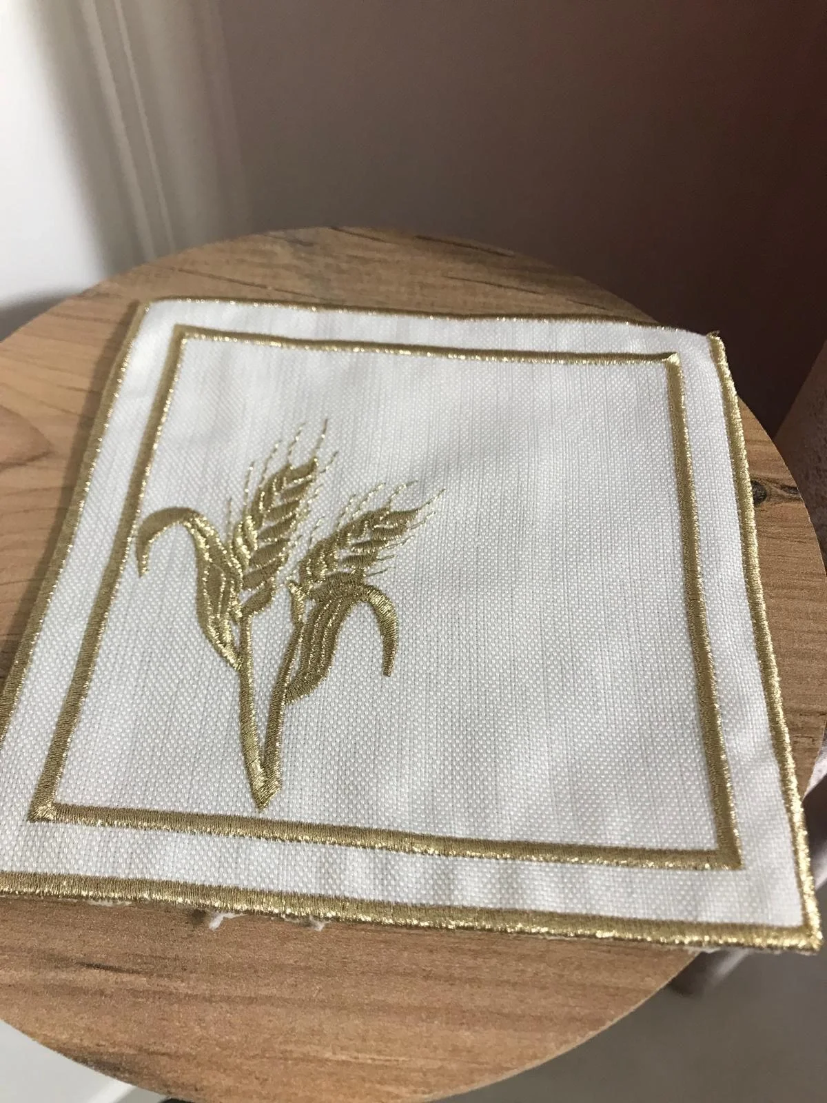 NIVEMESHOME TOVAGLIA DORO CON RICAMO A SPIGA A FORMA DI QUADRATO (6 PEZZI) TOVAGLIOLI DA COCKTAIL IN LINO MARRONE CON PORTA POSATE