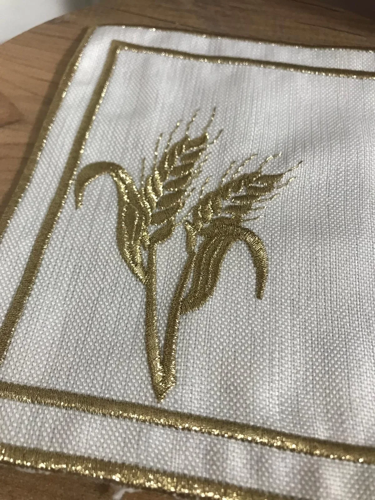 NIVEMESHOME TOVAGLIA DORO CON RICAMO A SPIGA A FORMA DI QUADRATO (6 PEZZI) TOVAGLIOLI DA COCKTAIL IN LINO MARRONE CON PORTA POSATE