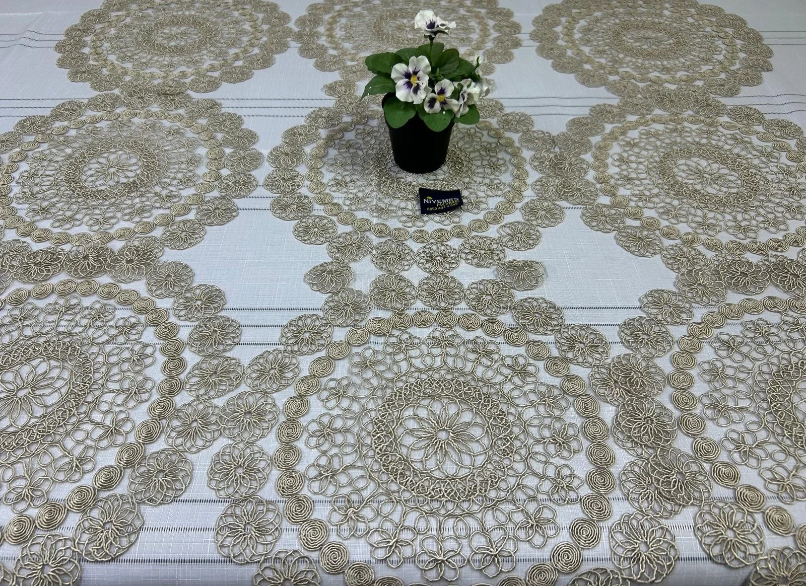 SET DA TAVOLA NIVEMESHOME IN BEIGE CON 7 PEZZI (RUNNER + 6 SOTTOTAZZE)