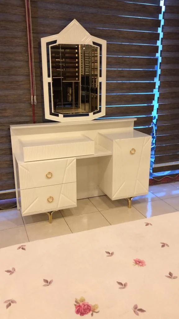 CONJUNTO DE DORMITORIO NIVEMESHOME BOSS