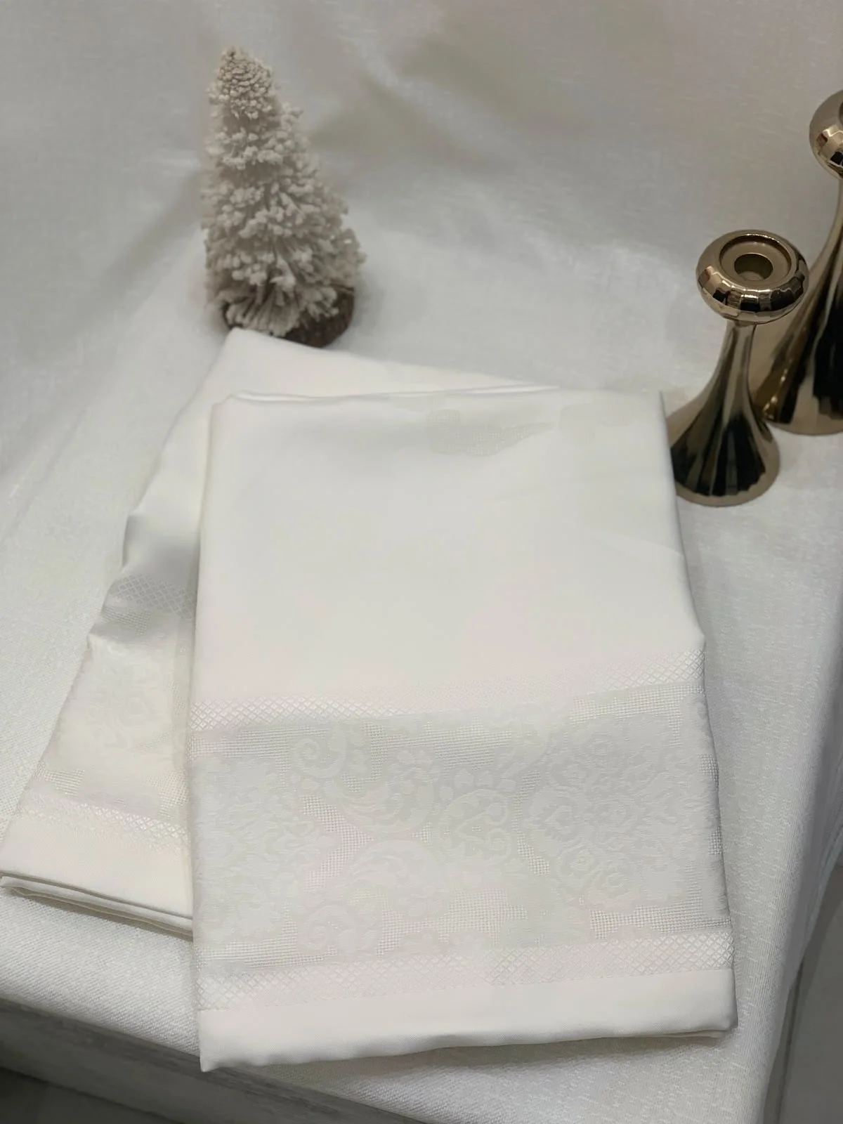 NİVEMESHOME EKRU 160X220 JUMBO MASA ÖRTÜSÜ