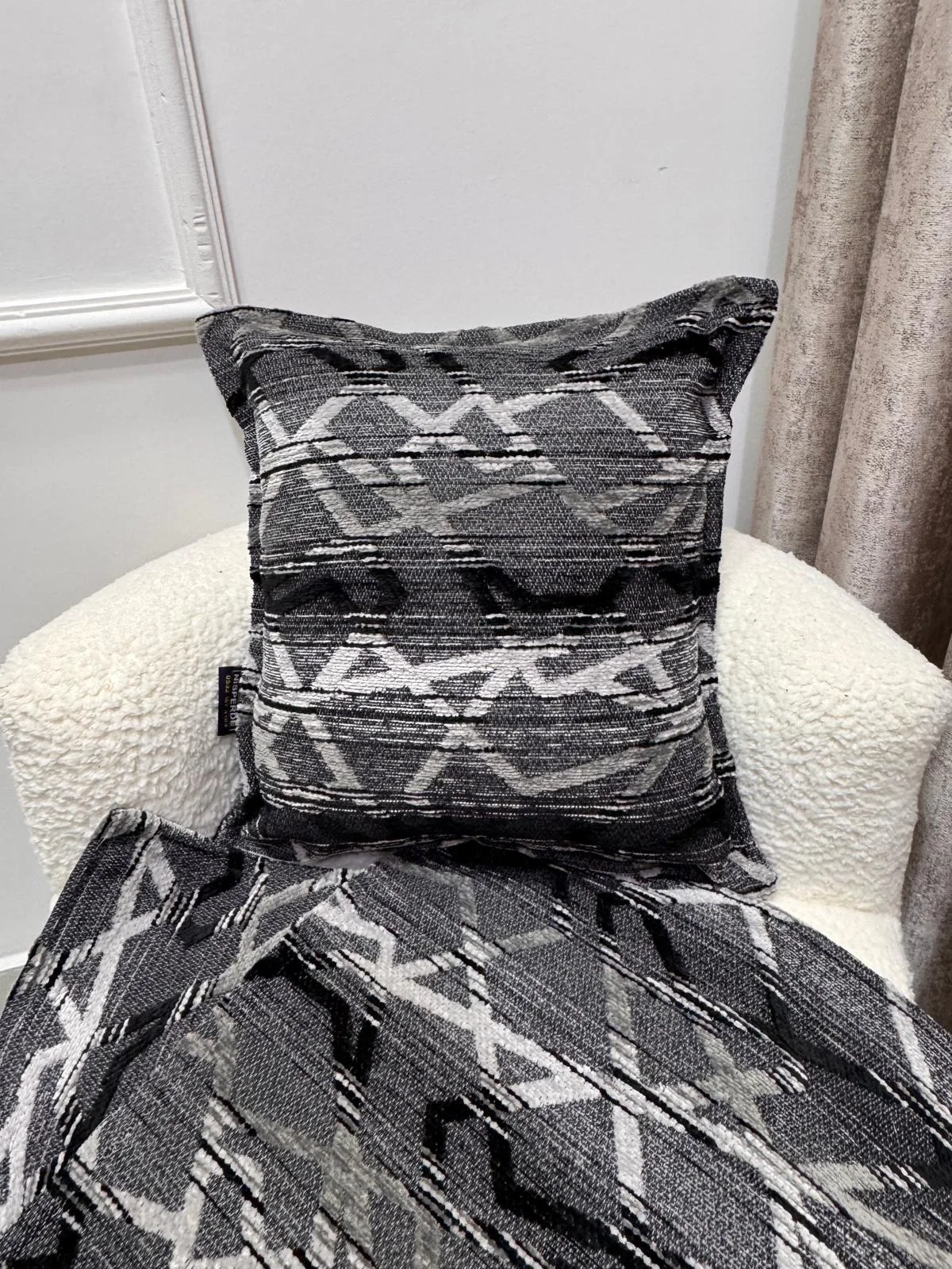 NIVEMESHOME FIBER FILLED CUSHION 45X45 MATEO 67-01 ANTHRACITE GRAY