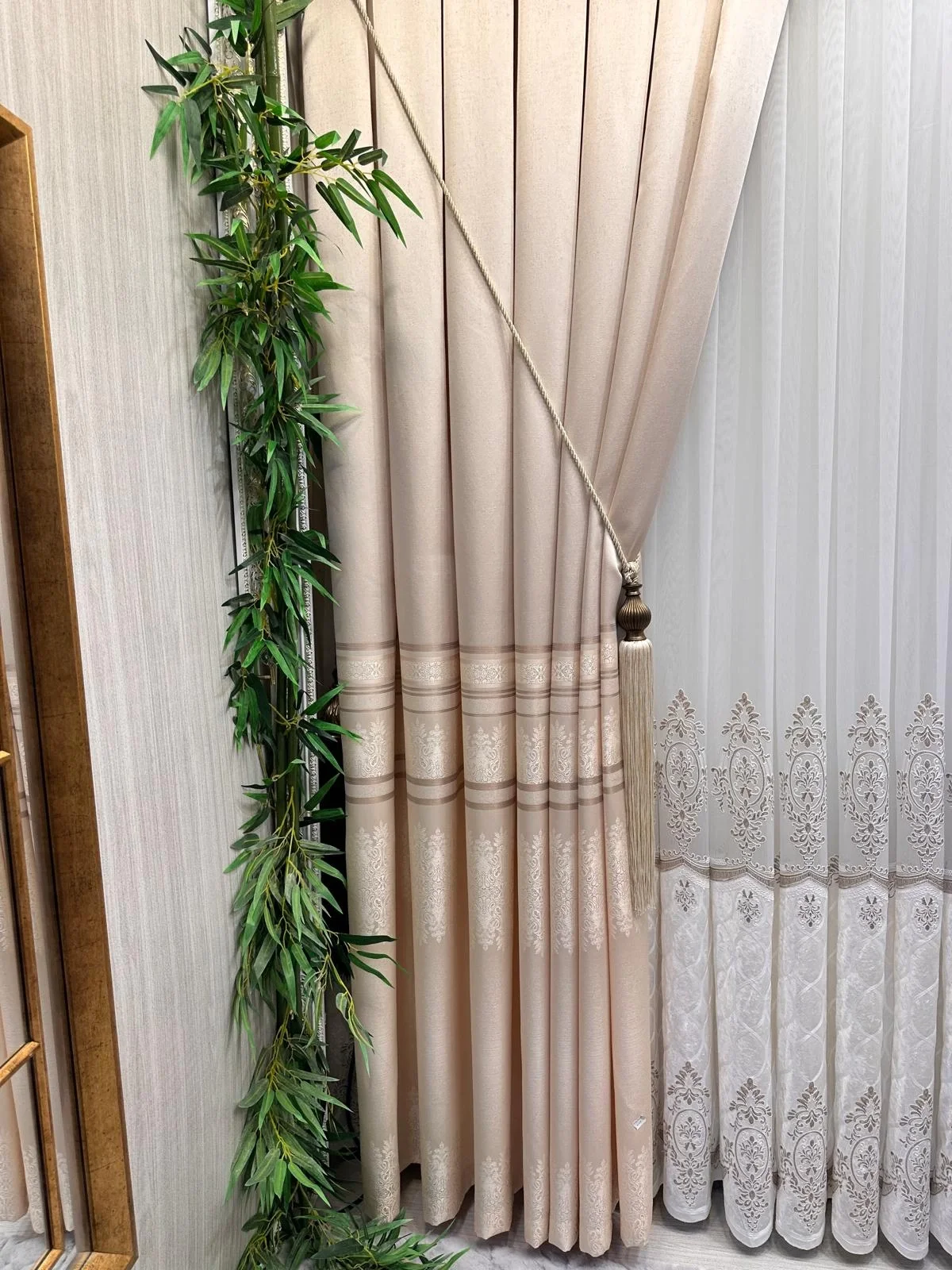 NİVEMESHOME FT632255 V-115 ANTAKYA KREM 1/3 ШИРОКИЙ ЗАСТЕЛ ПО ПЕРИМЕТРУ ЗОЛОТАЯ ЛИНИЯШТОРЫ АПМ