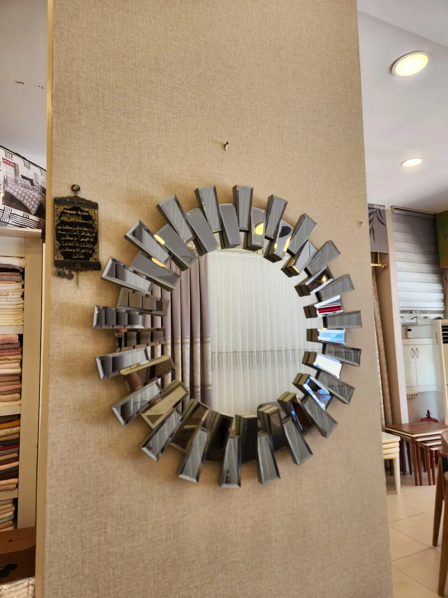 NİVEMESHOME GÜMÜŞ 80X81 METAL ÇERÇEVELİ AYNA