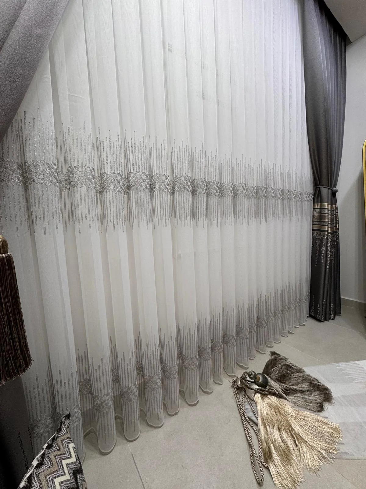NİVEMESHOME GÜMÜŞ DSN:2502 V-105 1/3 SIK PİLELİ TÜL PERDE APM