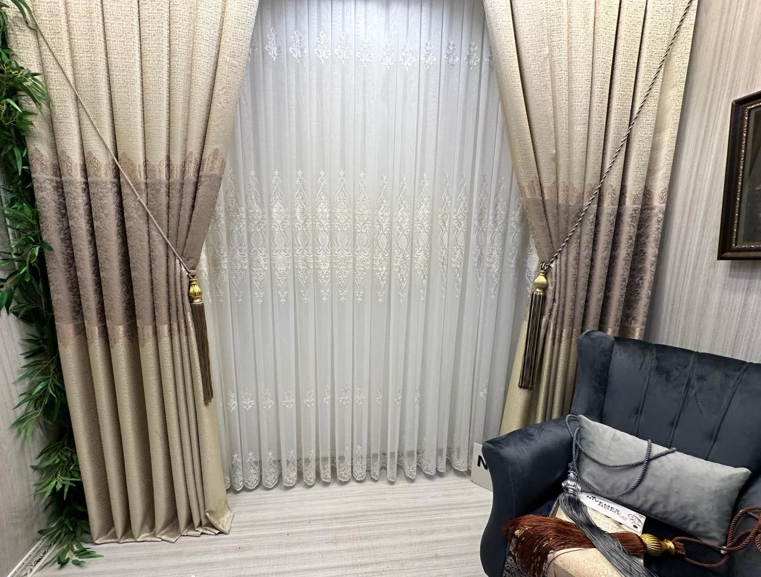 NİVEMESHOME HARBİYE GOLD DETAYLI 1/3 SIK PİLELİ TÜL PERDE APM