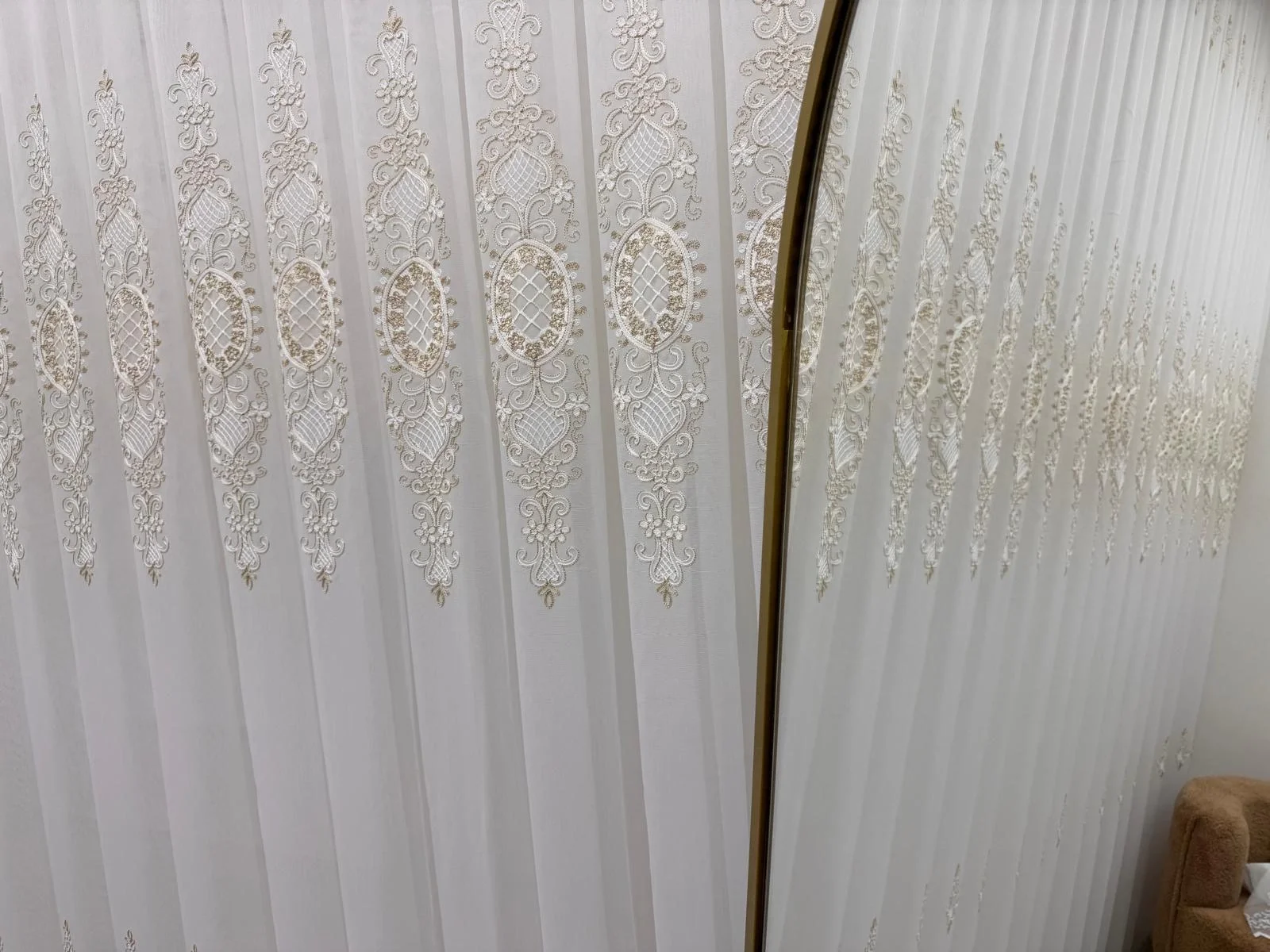 NİVEMESHOME HÜRREM GOLD DETAYLI 1/3 SIK PİLELİ TÜL PERDE APM