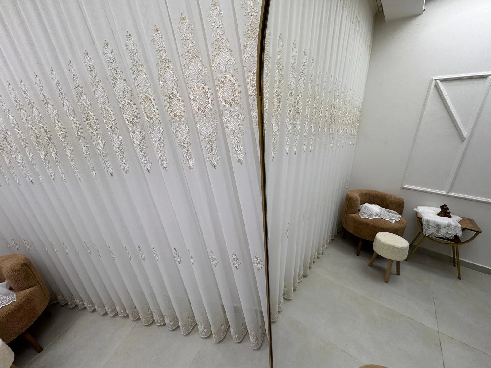 NİVEMESHOME HÜRREM GOLD DETAYLI 1/3 SIK PİLELİ TÜL PERDE APM