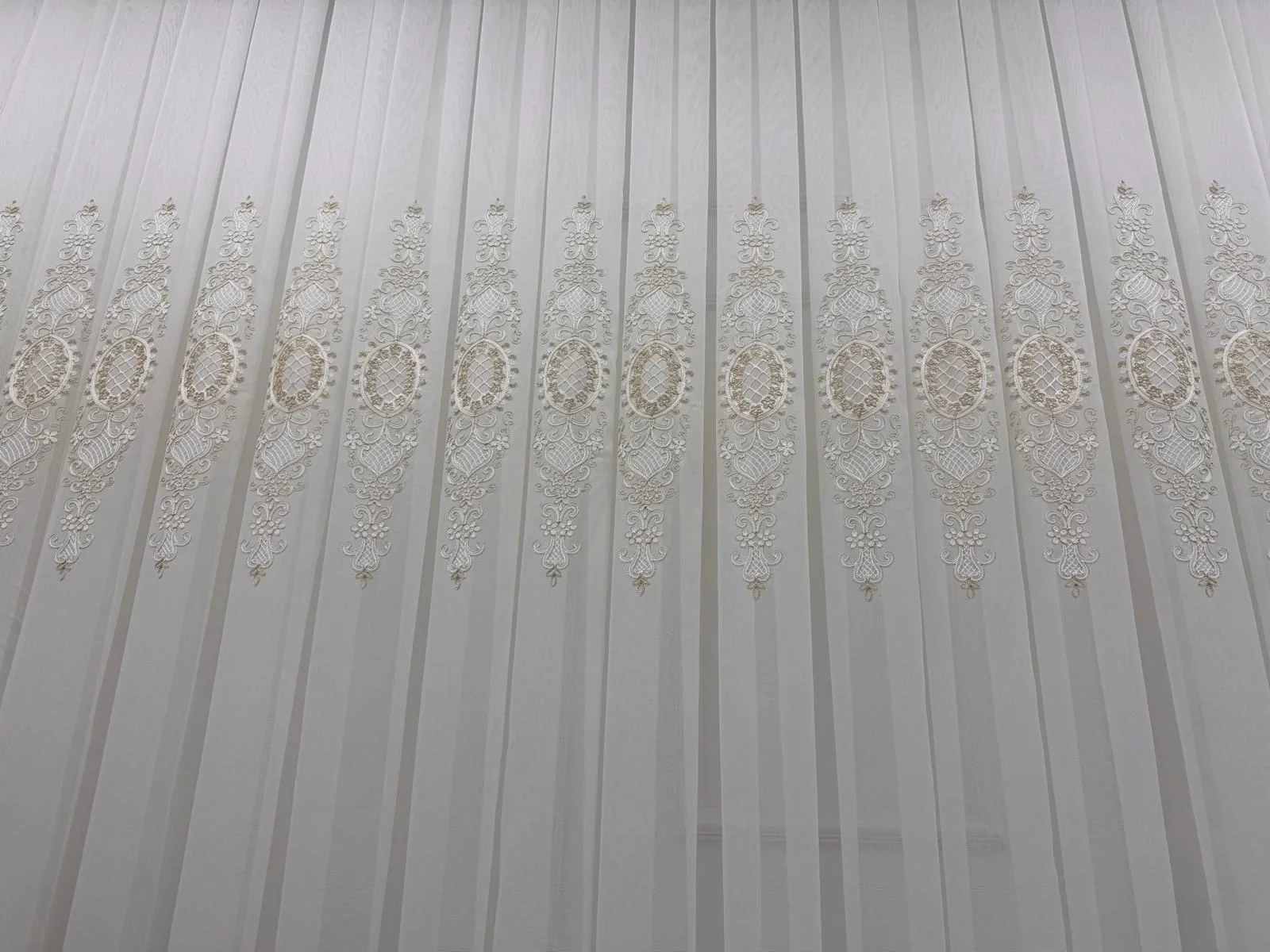 NİVEMESHOME HÜRREM GOLD DETAYLI 1/3 SIK PİLELİ TÜL PERDE APM