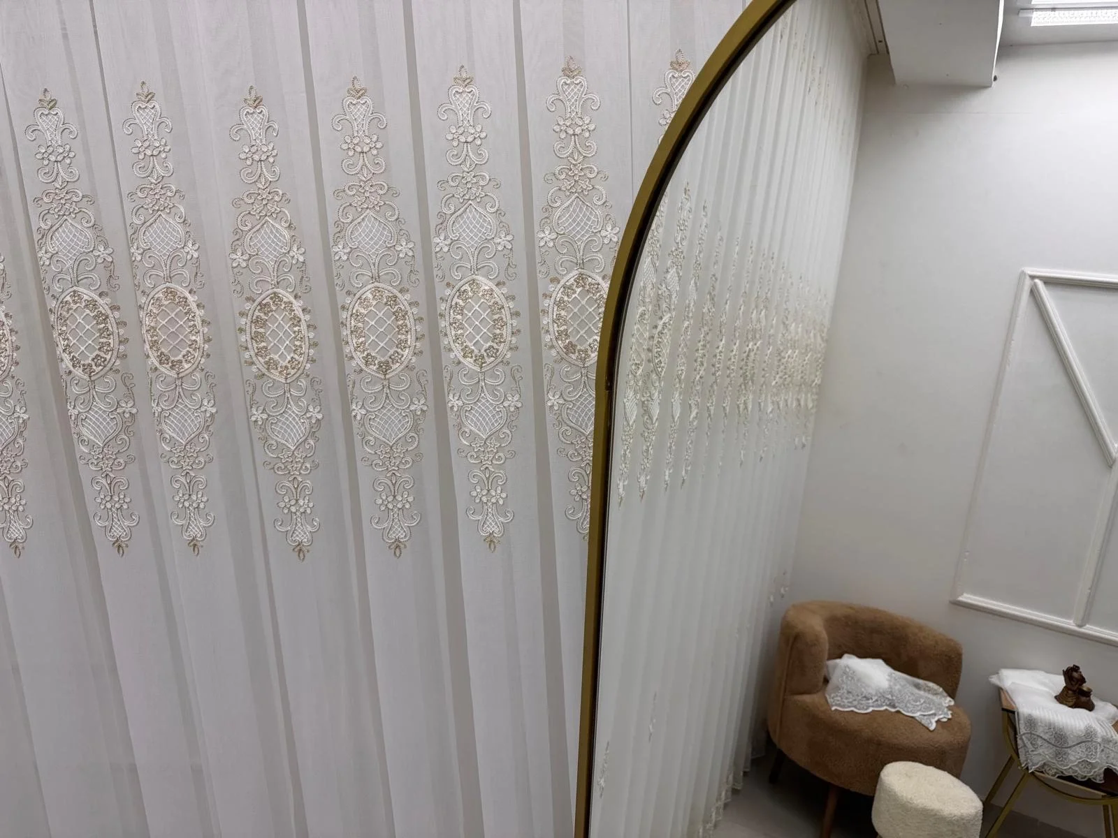 NİVEMESHOME HÜRREM GOLD DETAYLI 1/3 SIK PİLELİ TÜL PERDE APM
