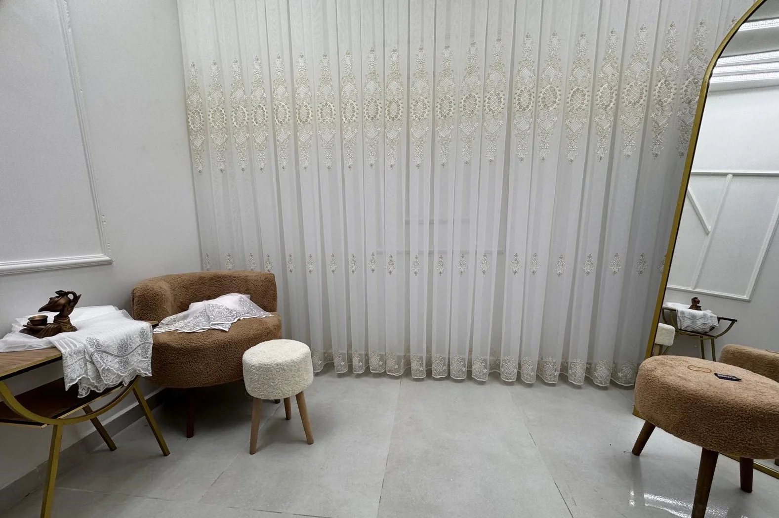 NİVEMESHOME HÜRREM GOLD DETAYLI 1/3 SIK PİLELİ TÜL PERDE APM