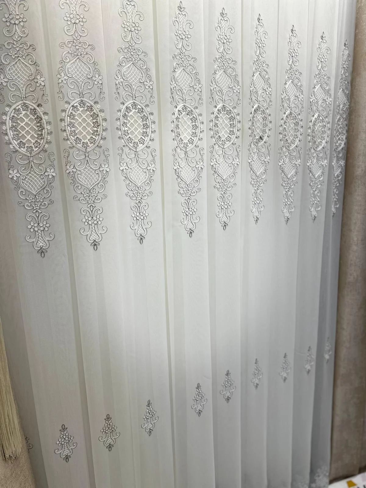 NİVEMESHOME HÜRREM GÜMÜŞ AYRINTILI 1/3 SIK İNCİLİ TÜL PERDE APM
