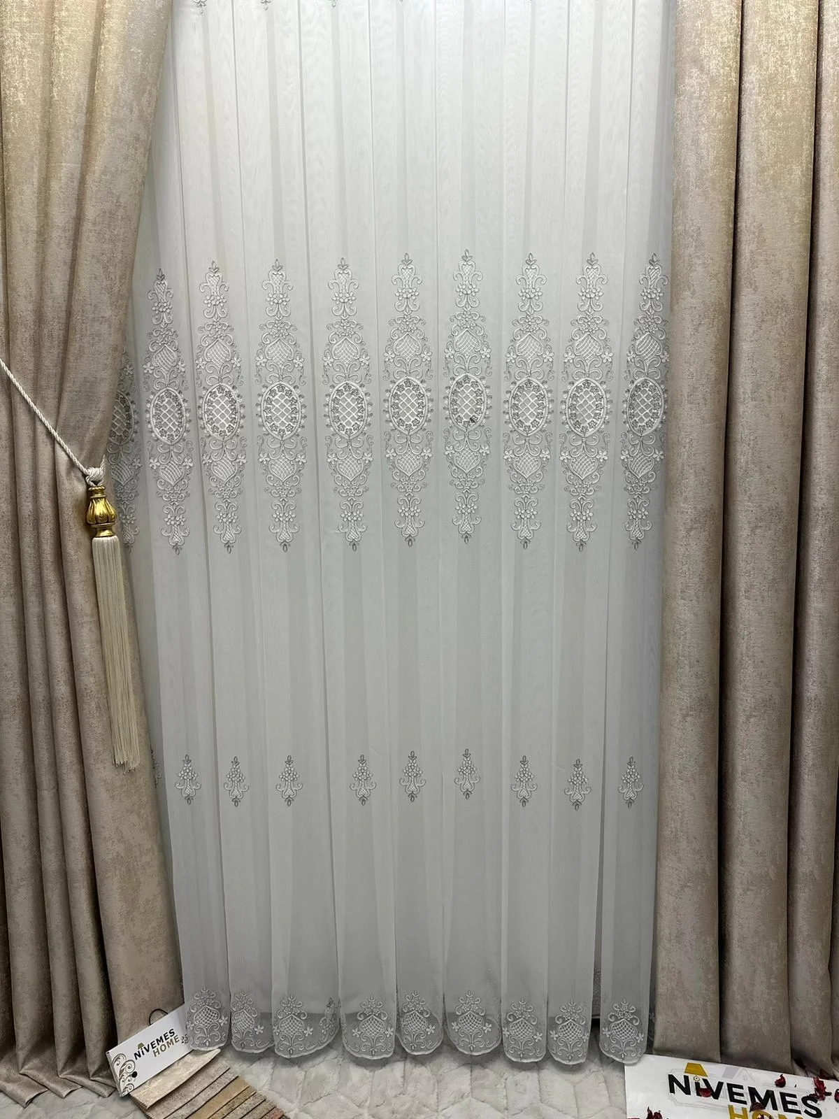 NİVEMESHOME HÜRREM GÜMÜŞ AYRINTILI 1/3 SIK İNCİLİ TÜL PERDE APM