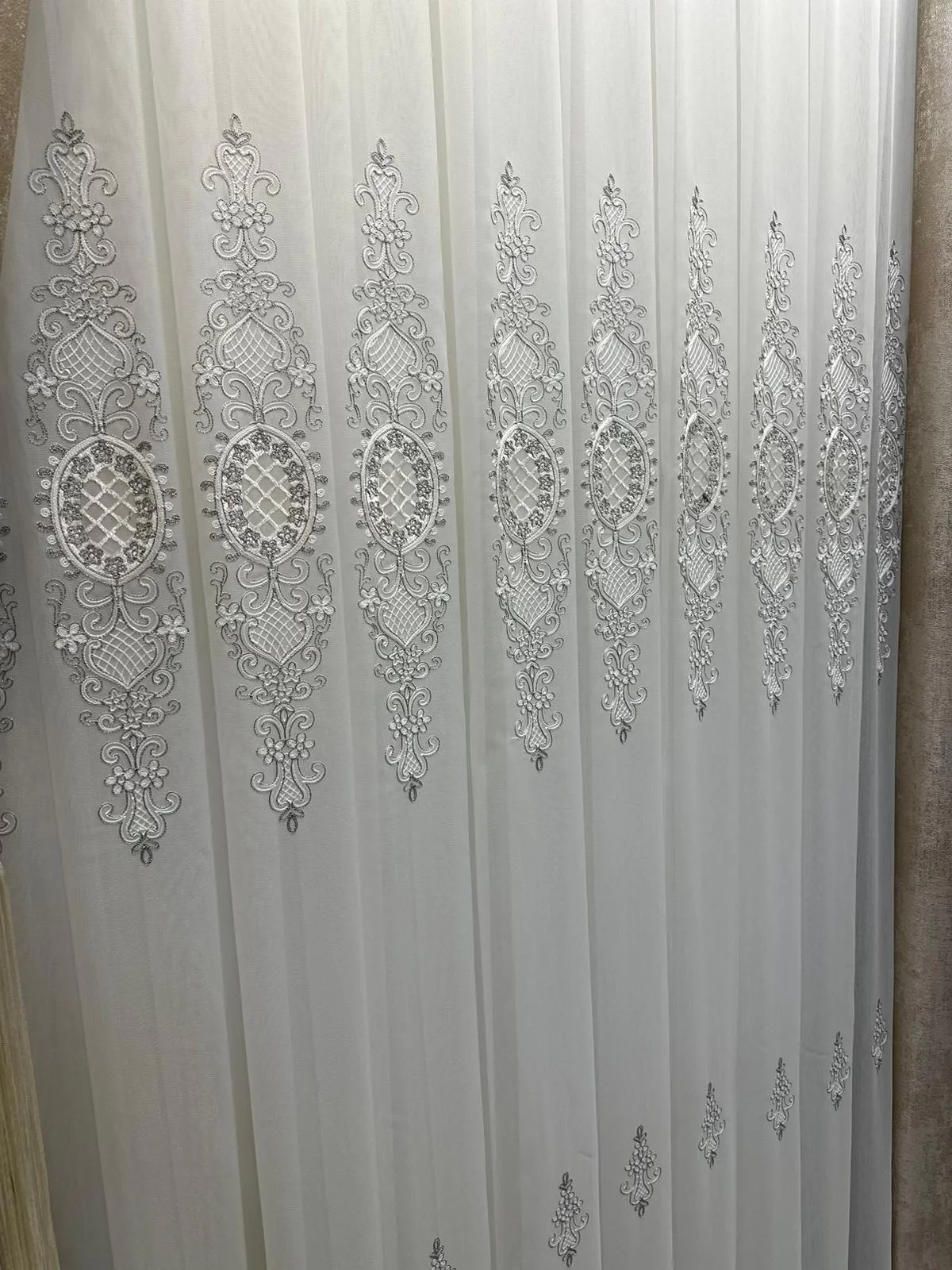 NİVEMESHOME HÜRREM GÜMÜŞ AYRINTILI 1/3 SIK İNCİLİ TÜL PERDE APM