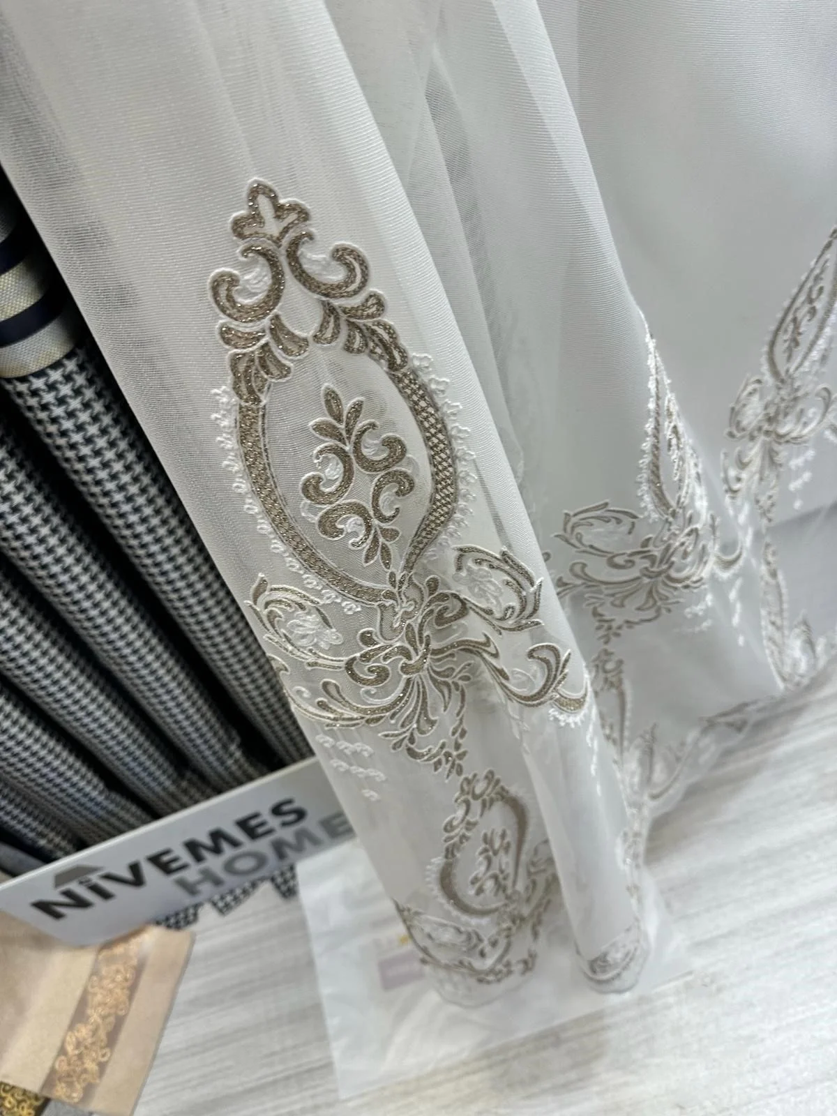 NİVEMESHOME HÜZZAM GOLD DETAYLI 1/3 SIK PİLELİ TÜL PERDE APM
