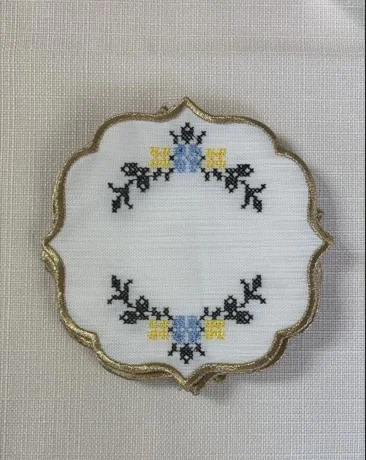 NİVEMESHOME RICAMO A PUNTO CROCE GIALLO-BLU OVALE (6 PEZZI) TOVAGLIETTE DA COCKTAIL IN LINO KAISER YANI KAHVE TAVŞANLIK