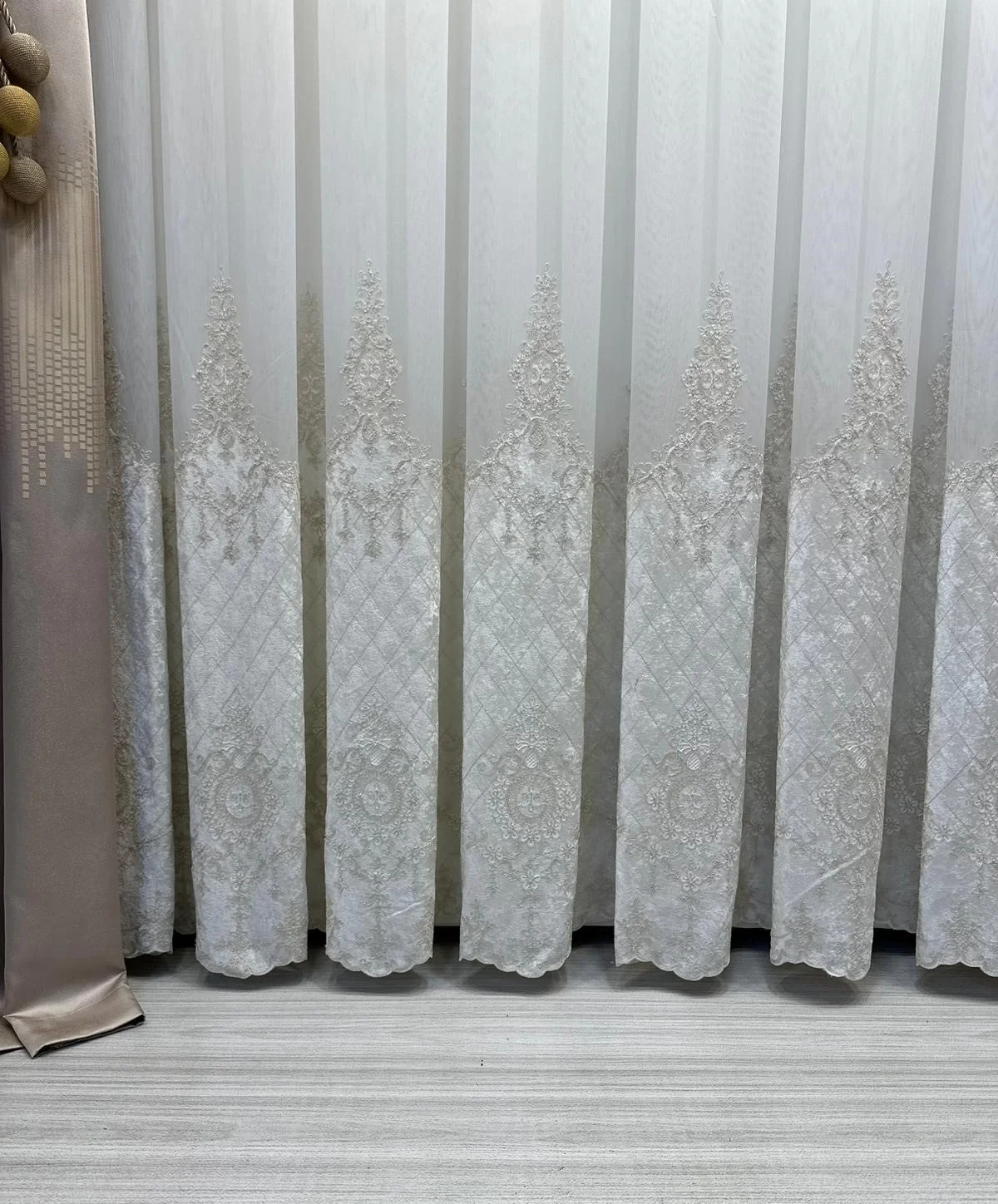 NİVEMESHOME LAL GOLD DETAYLI 2843 1/3 SIK PİLELİ TÜL PERDE APM