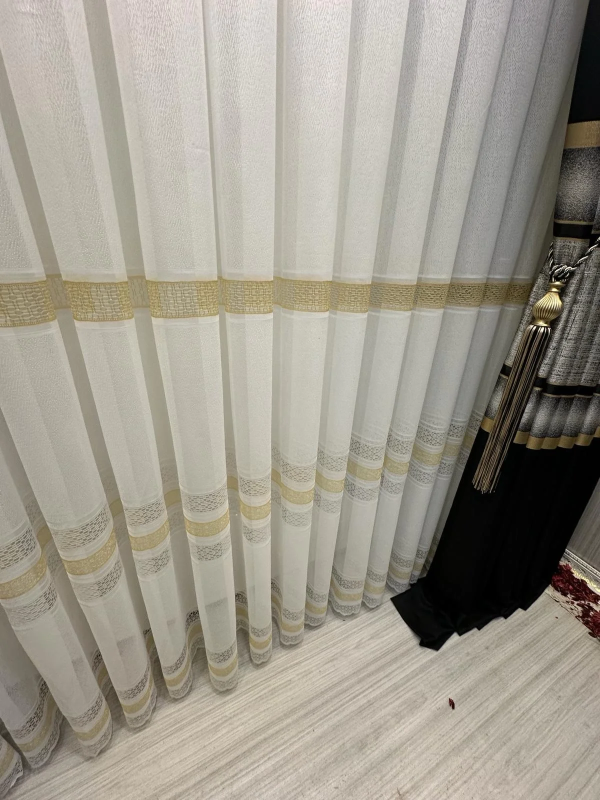 NIVEMESHOME LOTUS GOLD EMBROIDERED 1/2.5 WIDE PLEATED TULLE CURTAIN APM