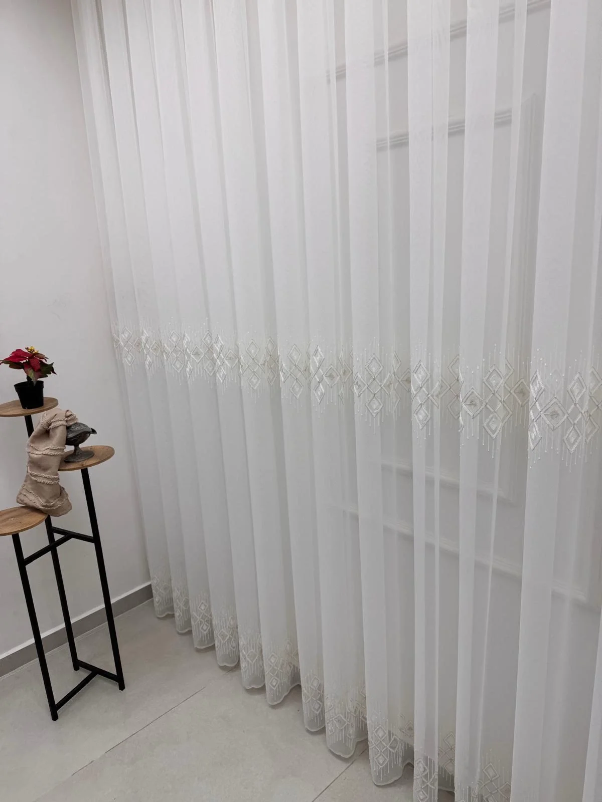 NİVEMESHOME LUNA GEOMETRİK DESENLERİNİN YER ALDIĞI ALTIN RENGİ 1/3 SIK PİLELİ TÜL PERDE APM