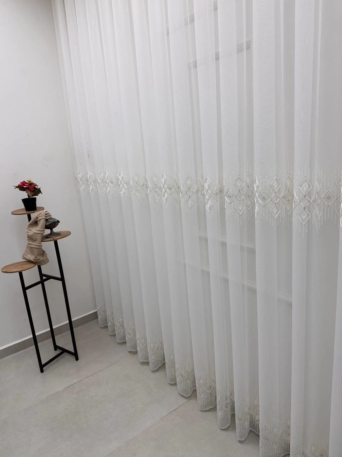 NİVEMESHOME LUNA GEOMETRİK DESENLERİNİN YER ALDIĞI ALTIN RENGİ 1/3 SIK PİLELİ TÜL PERDE APM