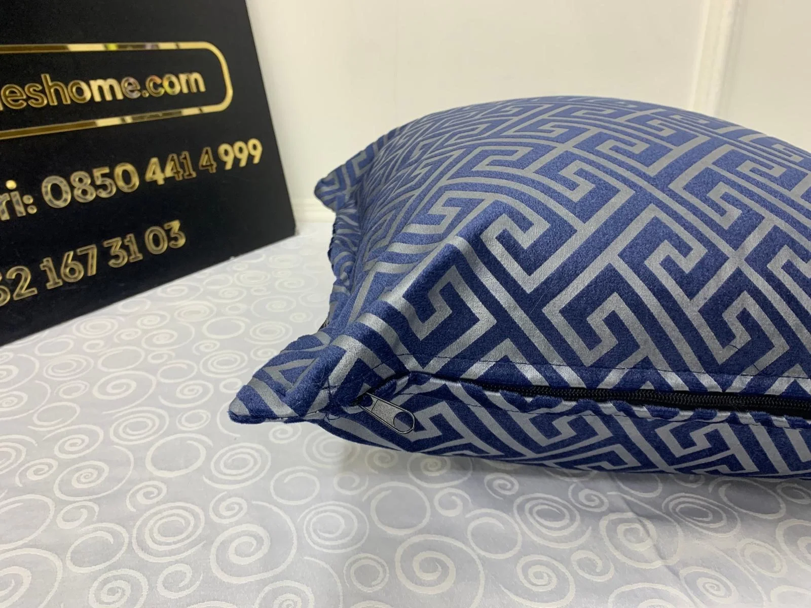 NIVEMESHOME MONET ZIGZAG FIBER FILLED PILLOW BLUE 45 X 45