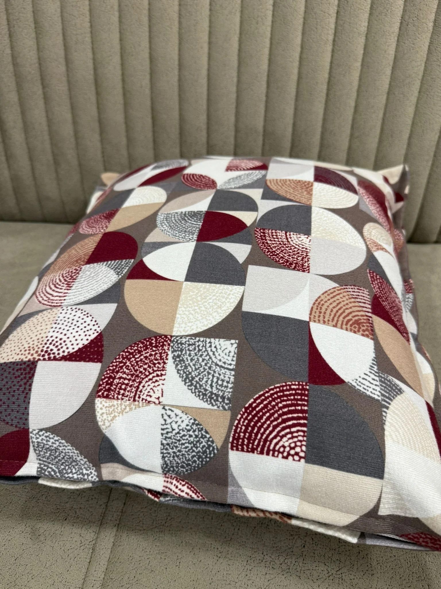 NIVEMESHOME MOSAICO BORDEAUX-GRIGIO (45X45) COPRICUSCINO RIPIENO