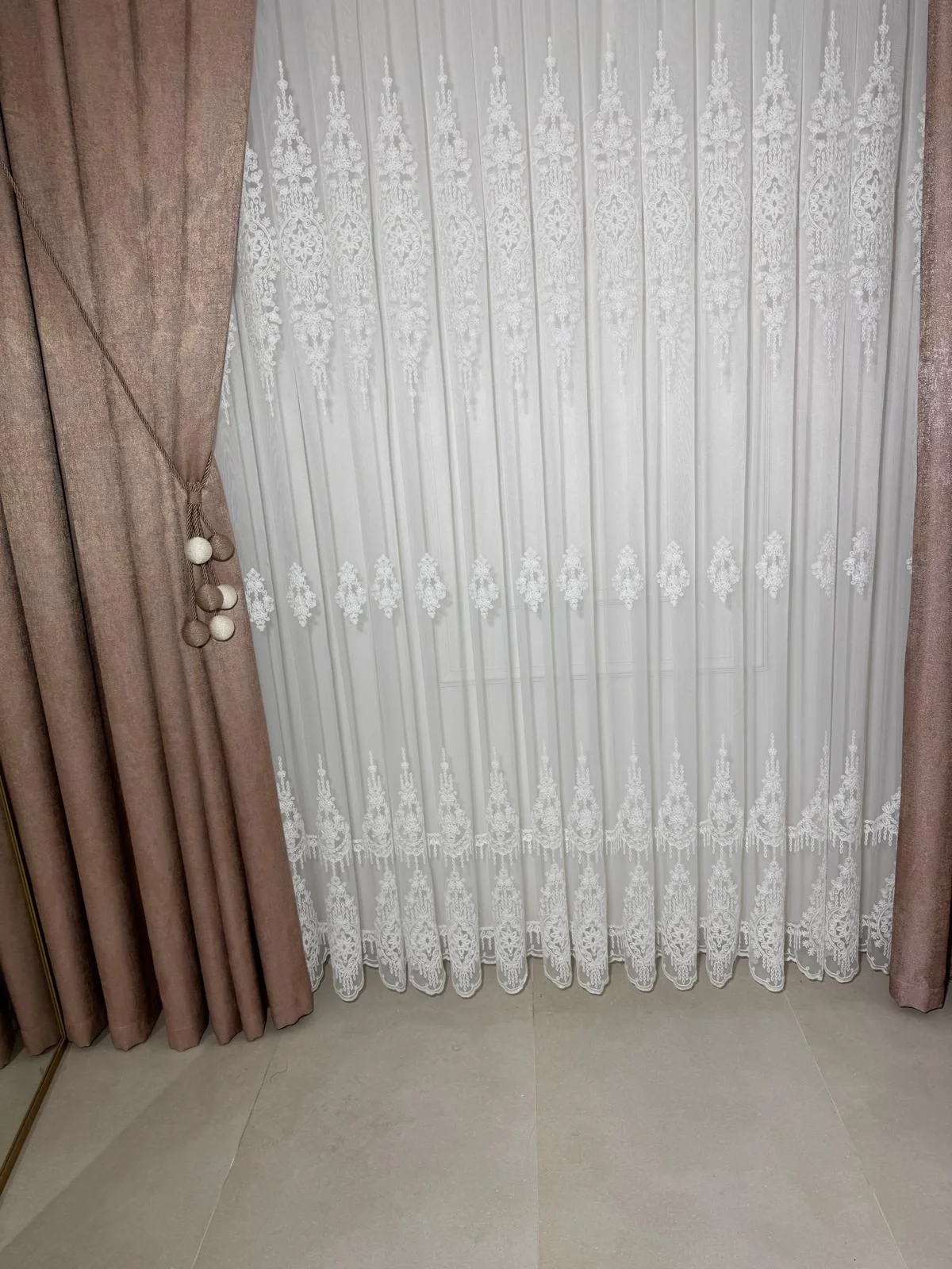 NİVEMESHOME PERA V-1001 YAVRUAĞZI 1/3 SIK PİLELİ FON PERDE APM