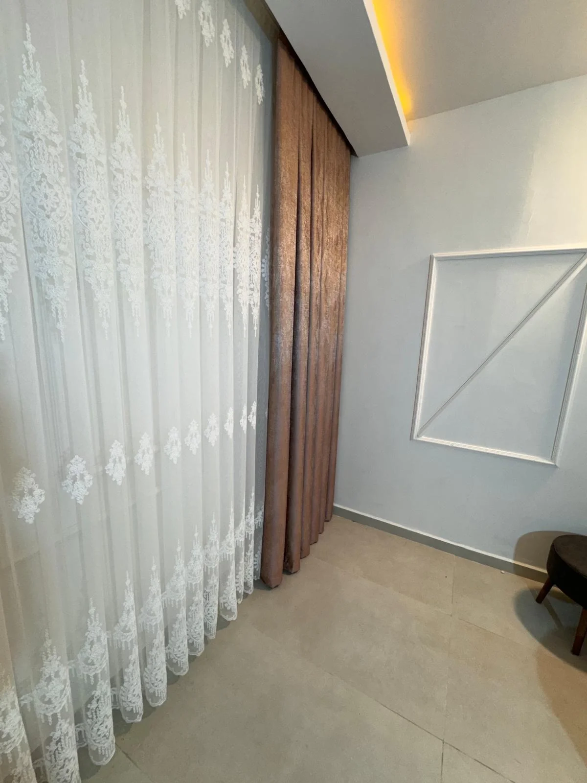 NİVEMESHOME PERA V-1001 YAVRUAĞZI 1/3 SIK PİLELİ FON PERDE APM