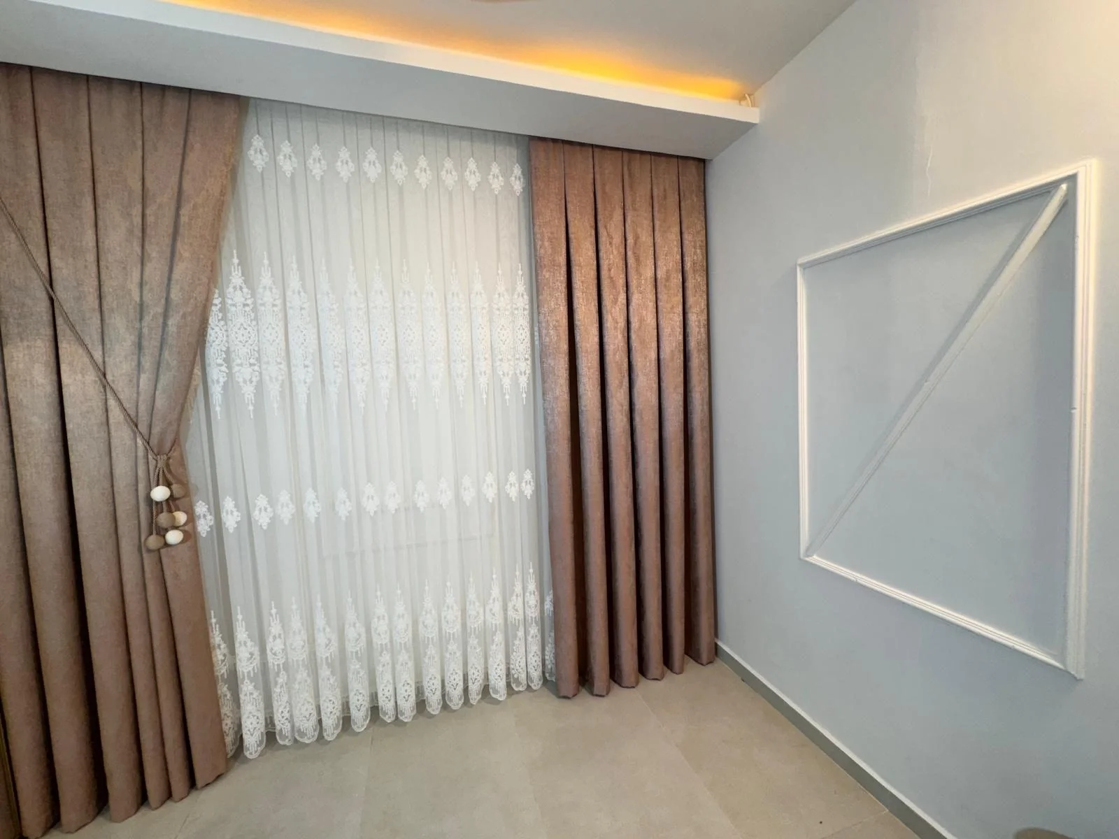 NİVEMESHOME PERA V-1001 YAVRUAĞZI 1/3 SIK PİLELİ FON PERDE APM