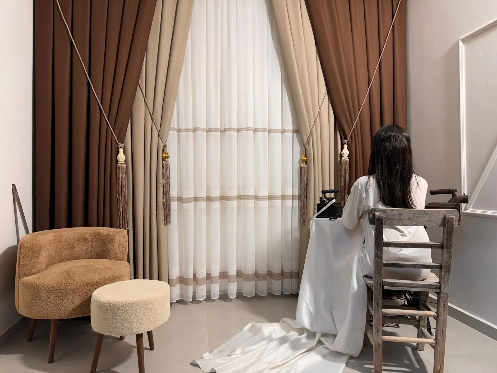 NIVEMESHOME ROMA LINEN 1/3 DENSE PILE COFFEE BACKGROUND CURTAIN APM