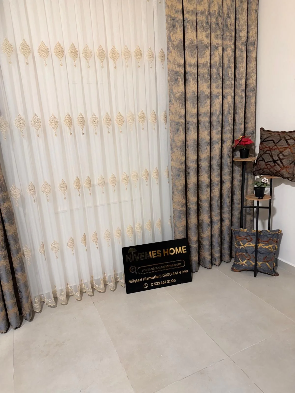 NİVEMESHOME SİNOP 523 V-104 ALTIN İŞLEMELİ 1/3 SIK PİLELİ TÜL PERDE APM