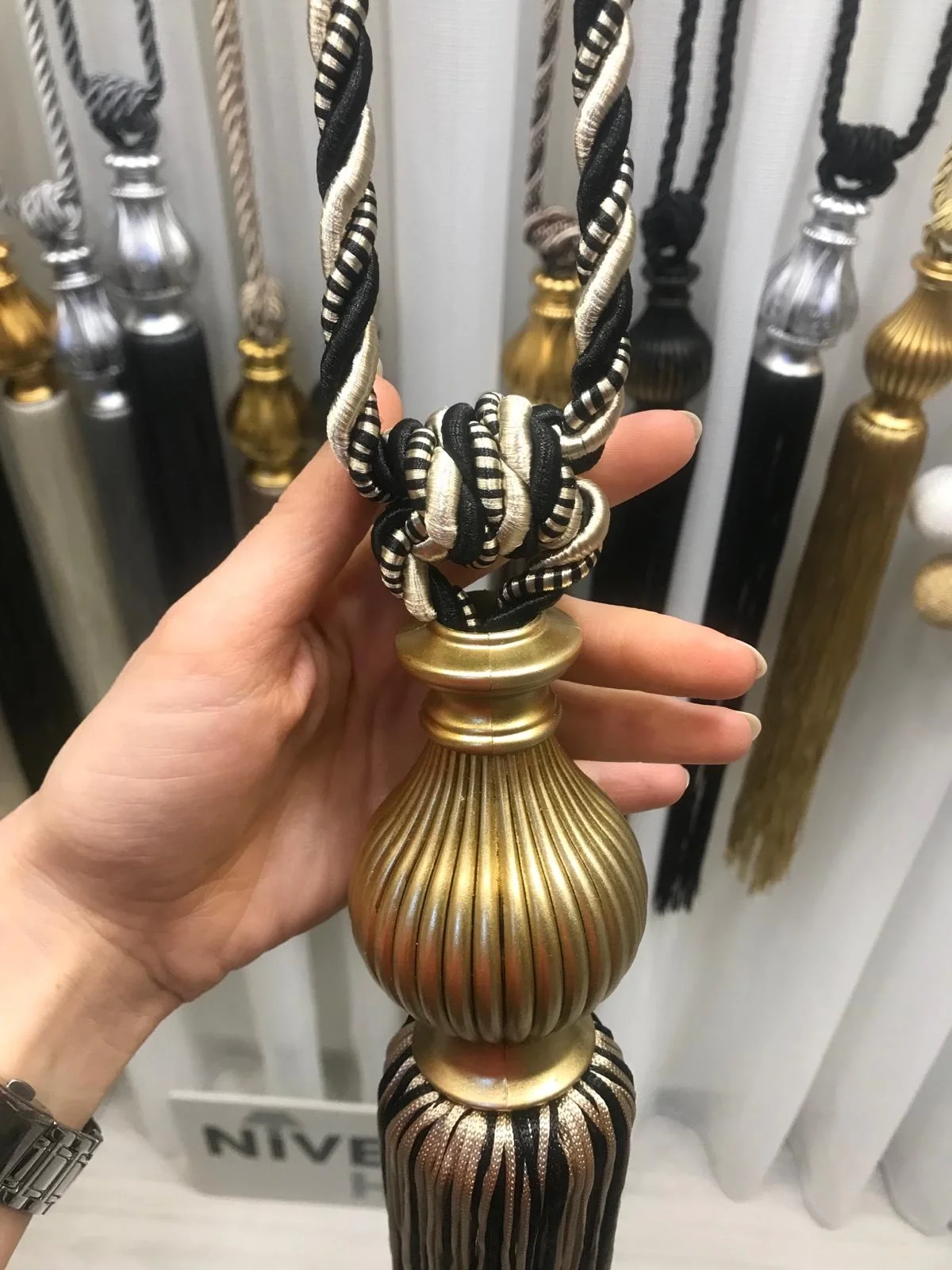 NİVEMESHOME SCHWARZ-BEIGE GEMISCHTE DACHGIPFEL SAMLUNG BRAÇOL