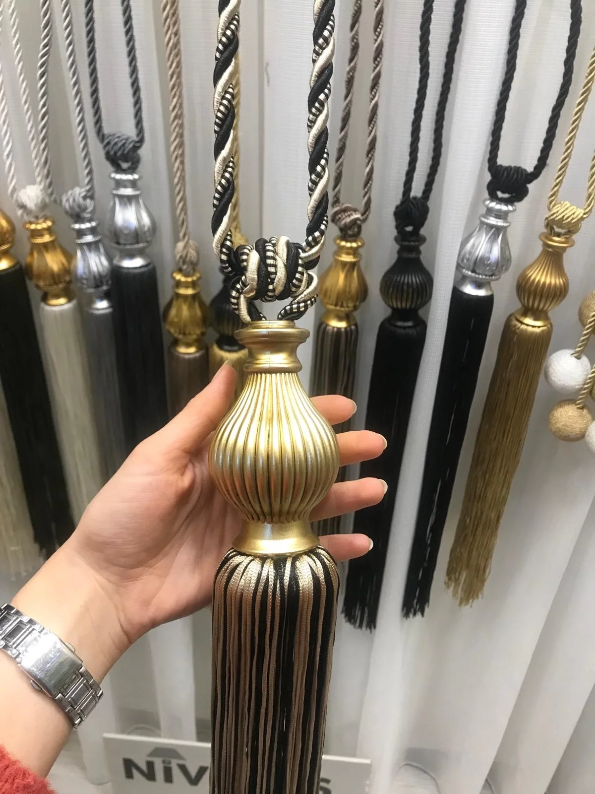 NİVEMESHOME SCHWARZ-BEIGE GEMISCHTE DACHGIPFEL SAMLUNG BRAÇOL