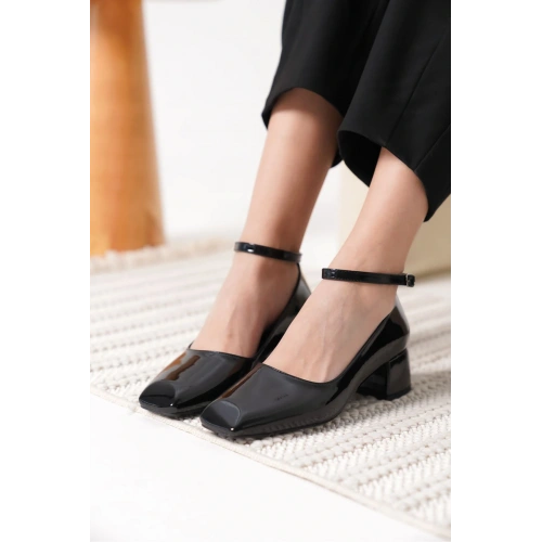 Arilla Siyah Rugan Kadın Topuklu Ayakkabı