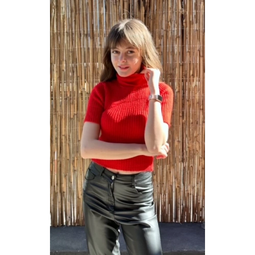 Kadın Kırmızı Crop Boğazlı Kazak