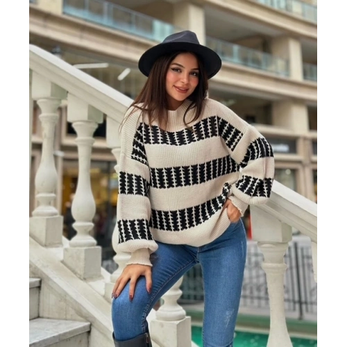 Kadın Siyah Beyaz Desenli Kazak