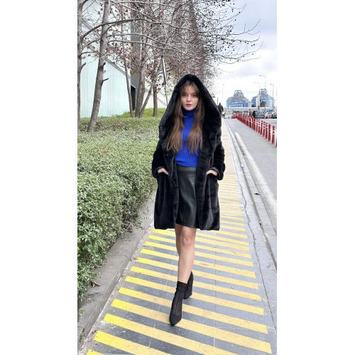 Kadın Siyah Kapüşonlu Kürklü Cepli Kaban